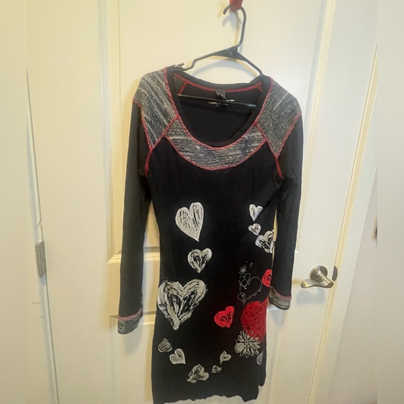 Desigual Long Sleeved Scoop Neck Appliquéd Heart Tee Shirt Dress! - Picture 4 of 6